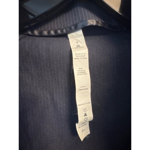 Lululemon Vintage Fitness Capelet Size 6 - Picture 2 of 3